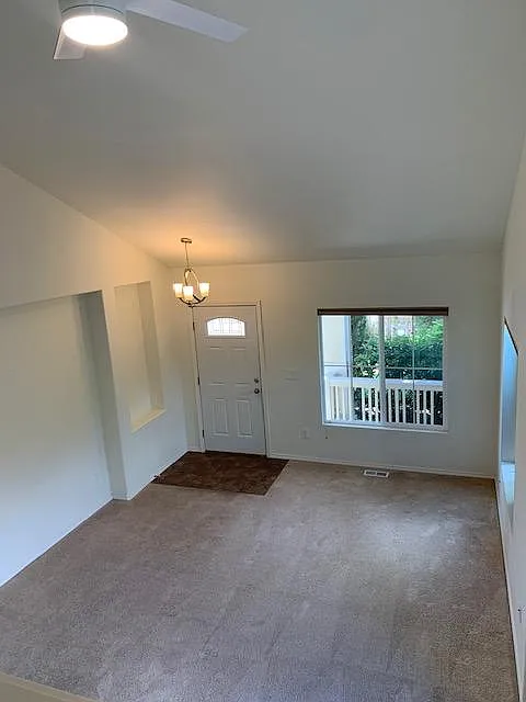 4 bed, 2.5 bath, 1800 sqft, $3,595 — Photo 3