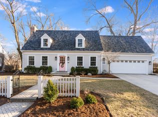 1102 James St, Geneva, IL 60134