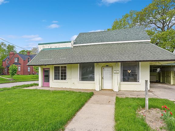 2nd image of 4000-4002 NE 11th St