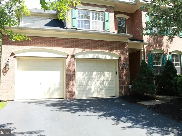 16675 Leocrie Pl, Woodbridge, VA 22191