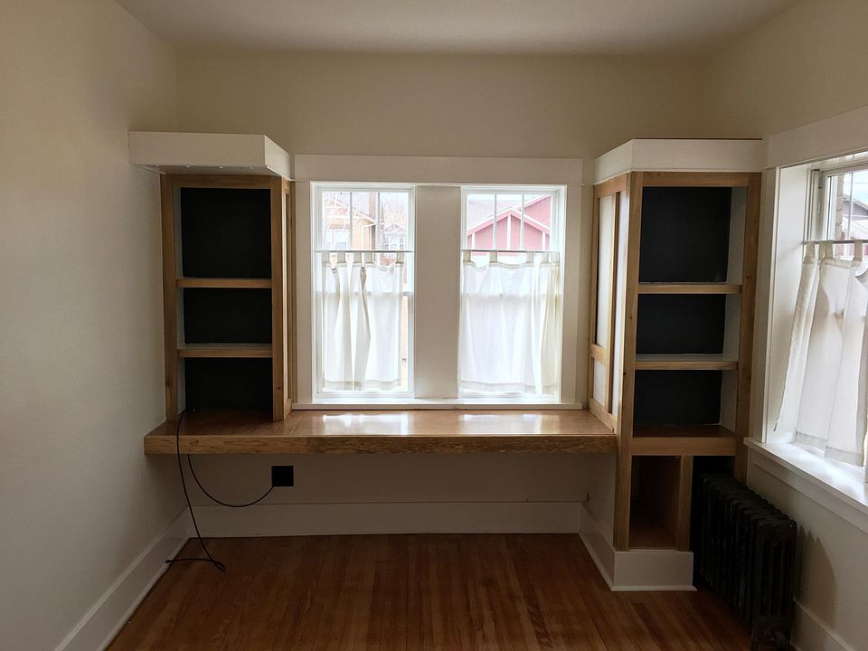 built-in desk in bedroom