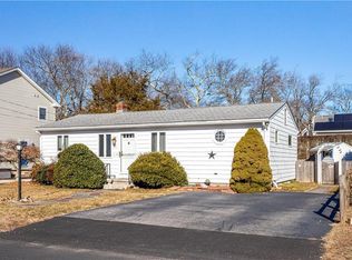 24 King Philip Rd, Narragansett, RI 02882