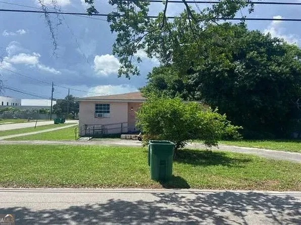 801 NW 96th St, Miami, FL 33150
