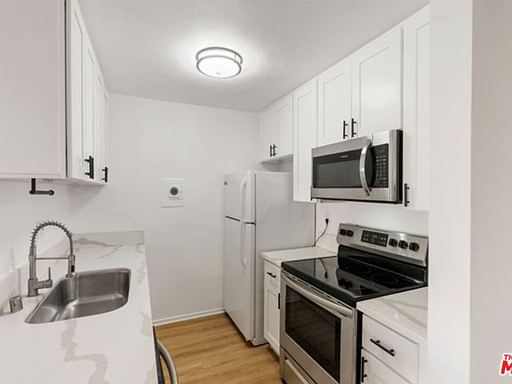 3rd image of 18307 Burbank Blvd Unit 118