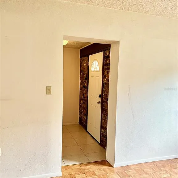 718 Buckminster Cir — Photo 2