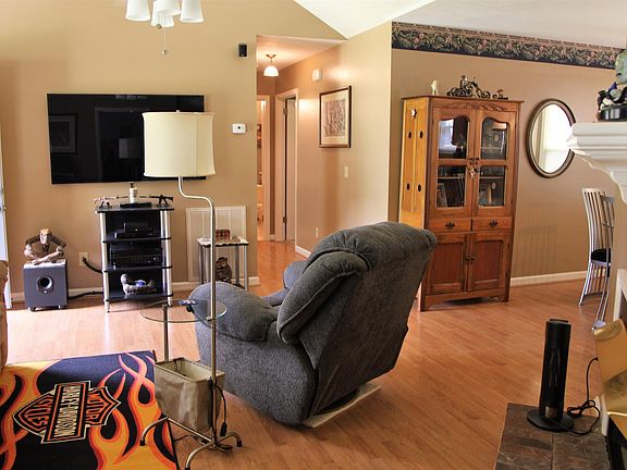 3rd image of 112 Kristen Ct