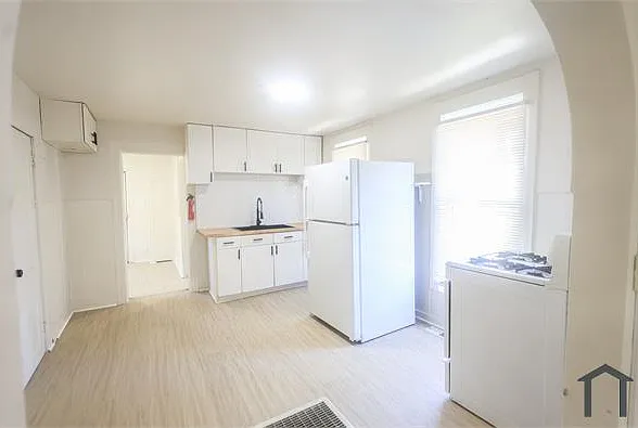 1028 W 5th St — Photo 10