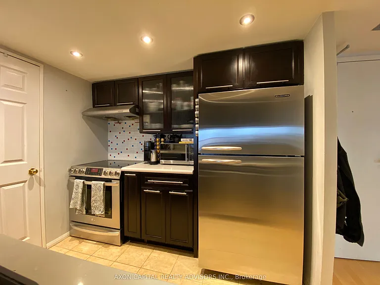 701 King St W #211 — Photo 7