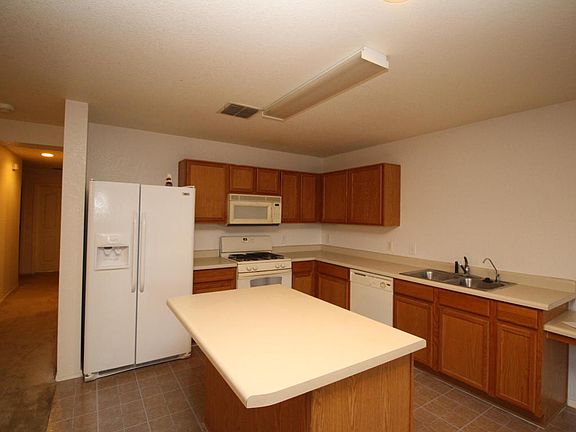 3rd image of 1054 W Camino Hombre Viejo