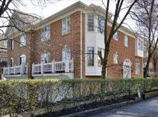 1827 Grove St #2, Glenview, IL 60025