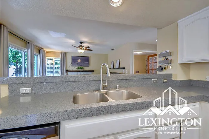 5941 Laguna Park Dr — Photo 13