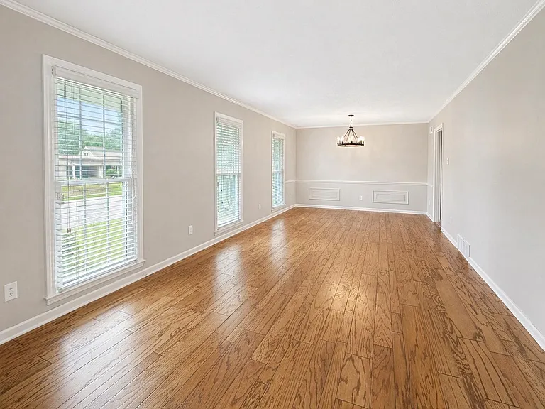 2148 Riverdale Rd — Photo 5