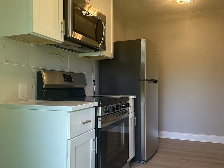 2443 Julia Ave #B — Photo 2