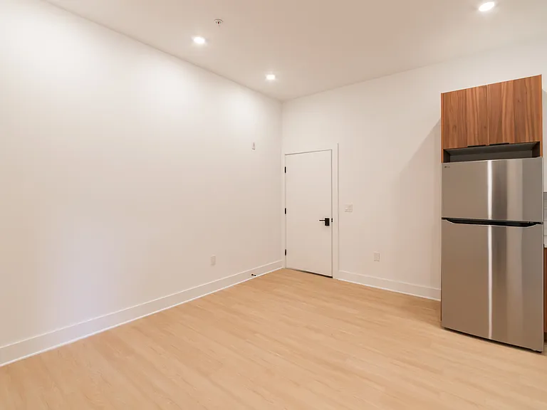 4408 Lancaster Ave — Photo 30