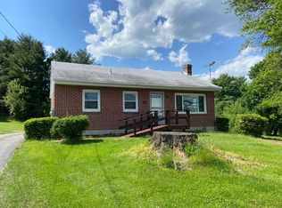 826 Englesville Hill Rd, Boyertown, PA 19512