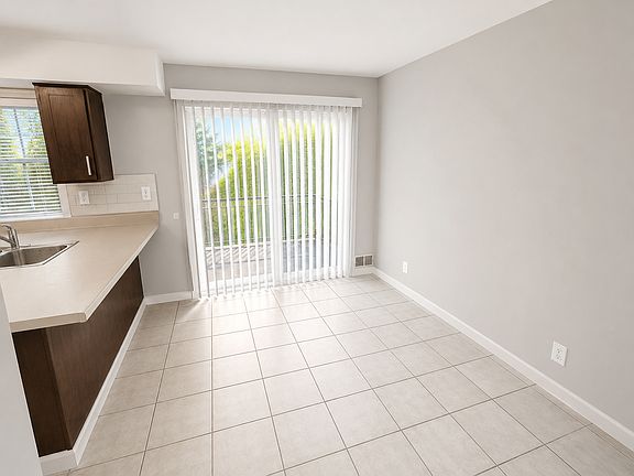 3rd image of 164 Woodlake Manor Dr