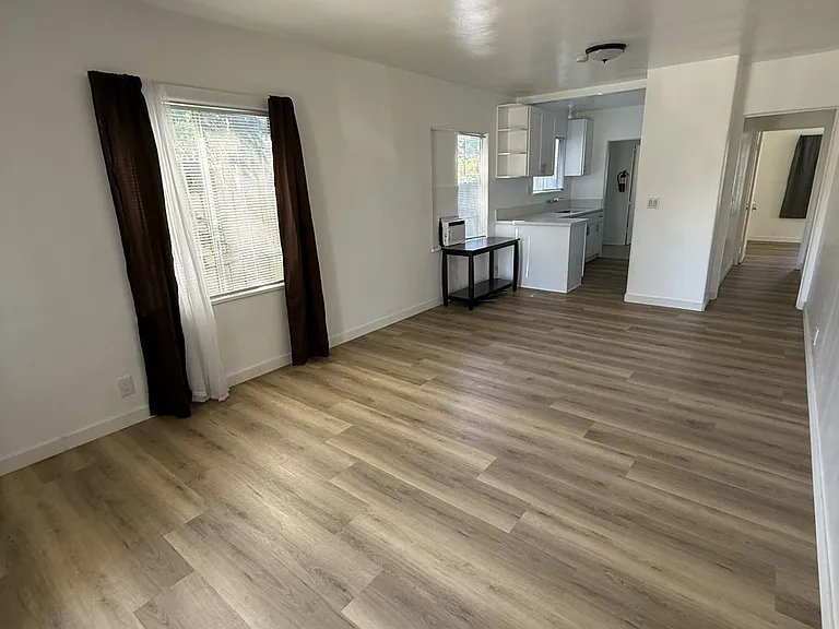 547 San Francisco Ave — Photo 3