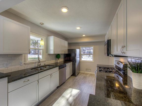 2nd image of 2346 Jansen Ave