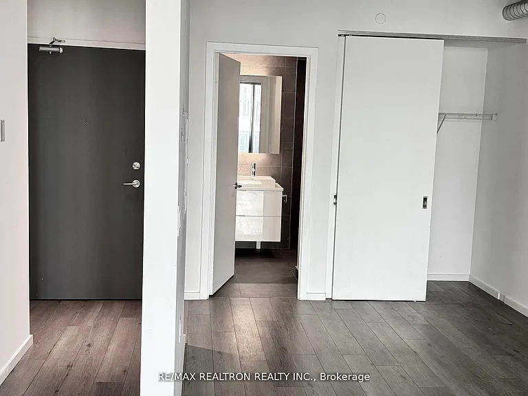21 Lawren Harris Sq #1101 — Photo 9