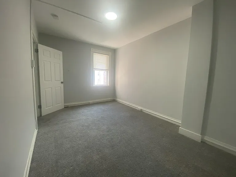 611 S Prince St — Photo 11