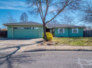 1422 Green Park Dr, Central Pt, OR 97502