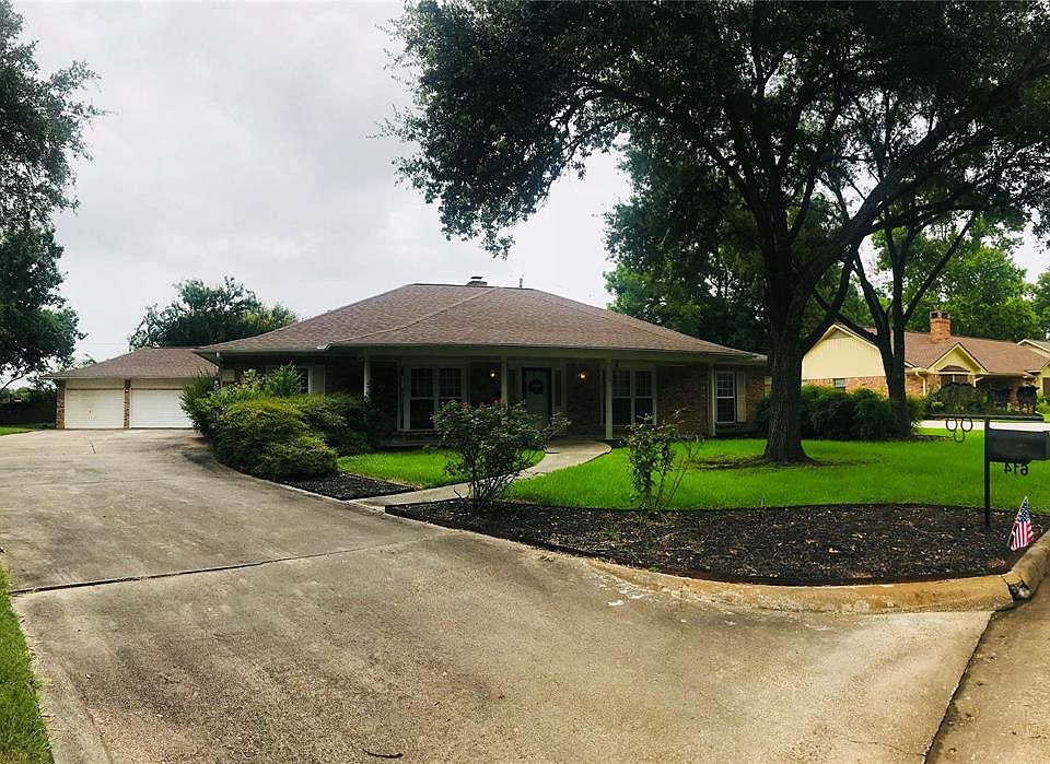 1st image of 614 E Pecan Dr