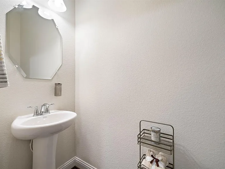 8915 Leaning Hollow Ln — Photo 12