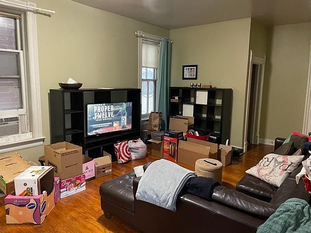 1st image of 2059 W Belmont Ave APT 3R