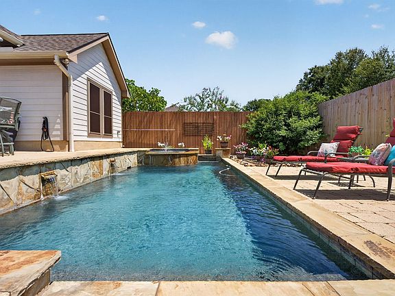 3rd image of 514 Oak Ridge Grove Cir