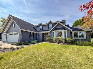N75W23241 N Ridgeview Cir, Sussex, WI 53089