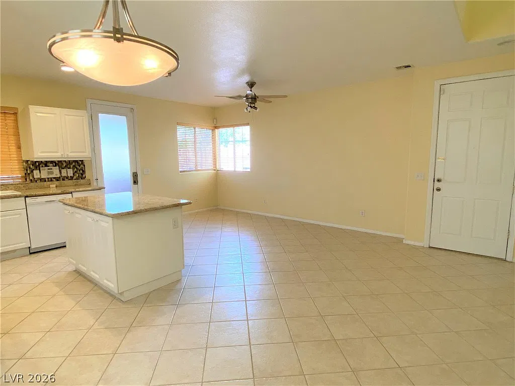 3 bed, 2.5 bath, 1345 sqft, $1,800 — Photo 2