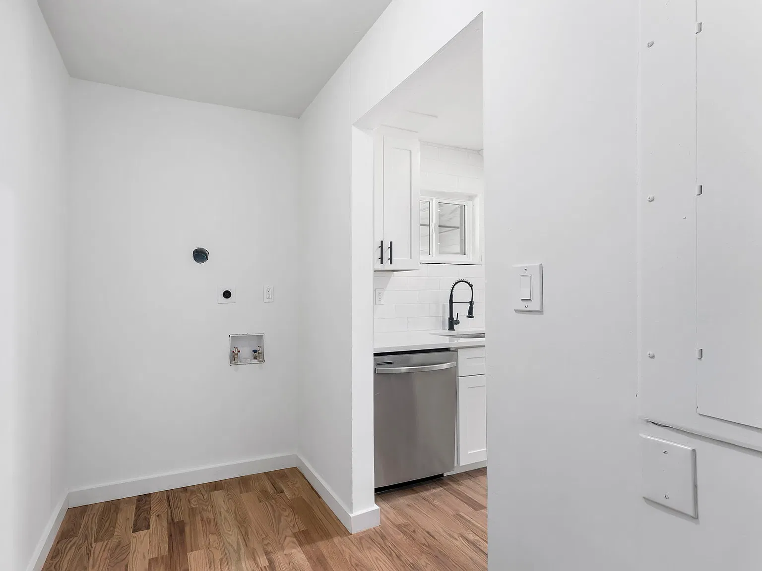 3 bed, 1266 sqft, $2,350 — Photo 2