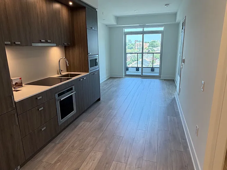 858 Dupont St #822 — Photo 5
