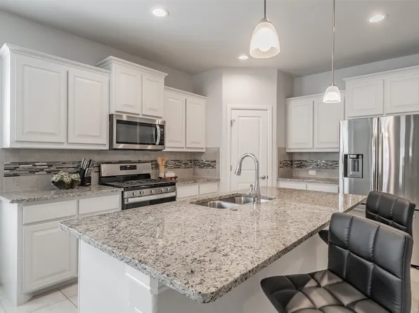 1413 Archway Ct, Justin, TX 76247