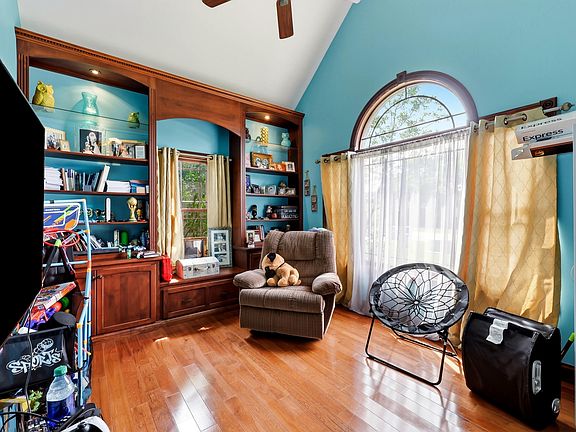5th image of 133 Ash Brook Ln