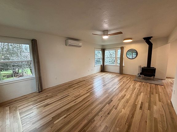 3rd image of 2540 Fruitridge Rd