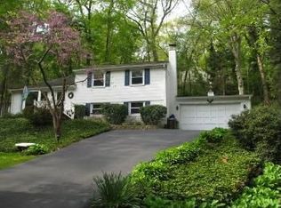 585 Brookwood Rd, Wayne, PA 19087