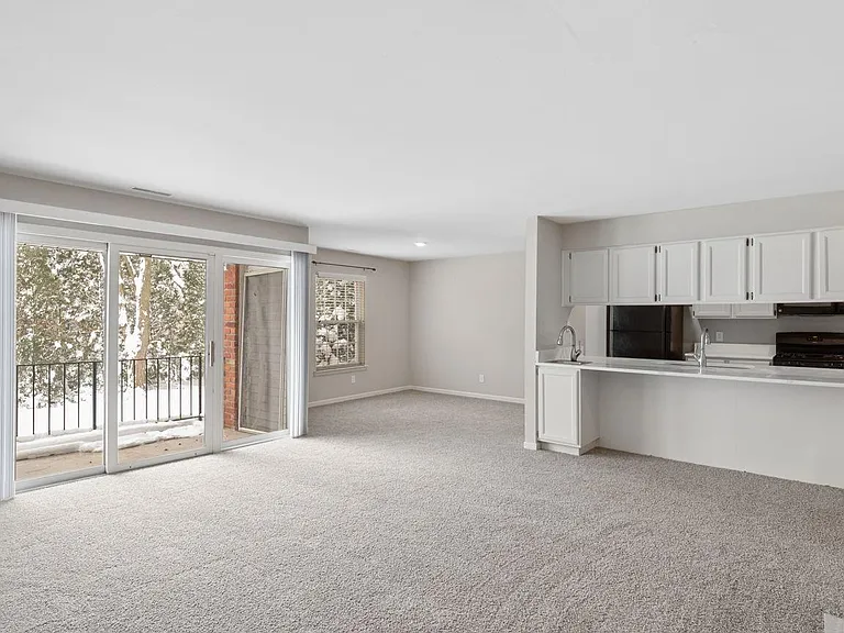 1645 Huntington Park #F — Photo 11