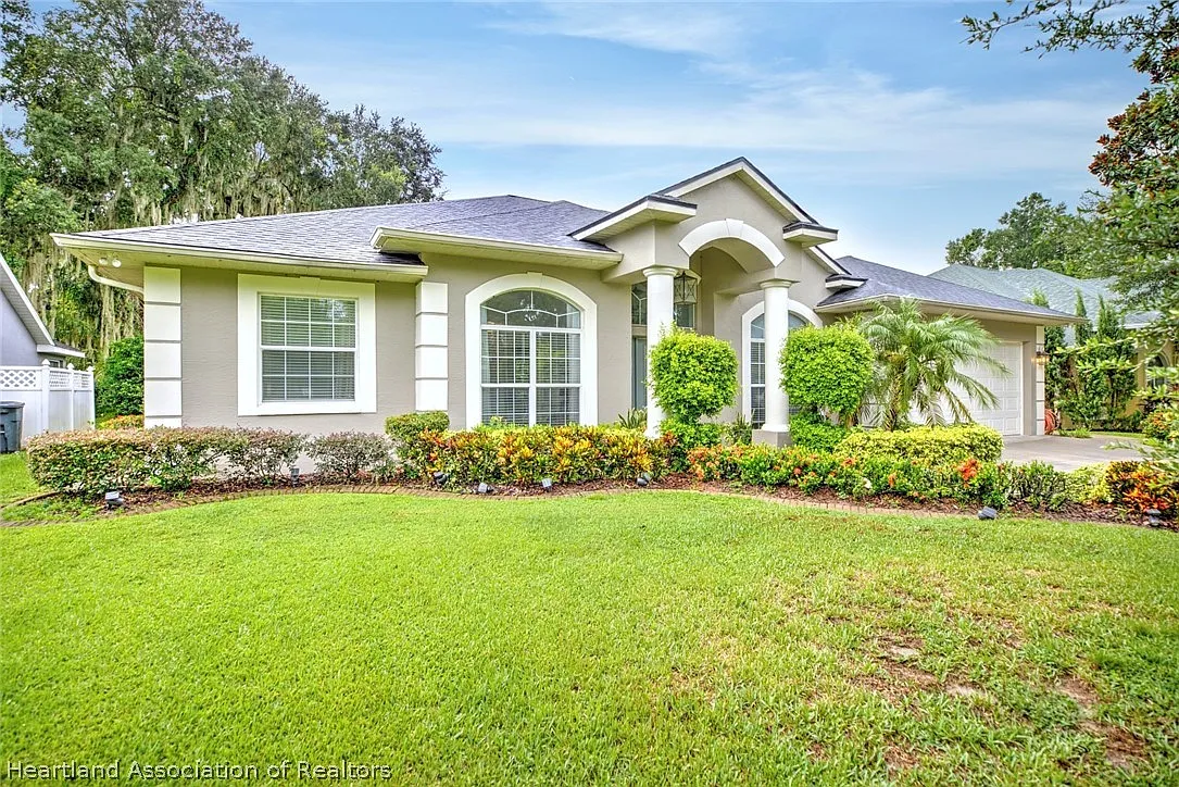 3 bed, 2.0 bath, 2361 sqft, $2,950 — Photo 3