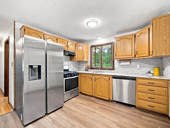 3rd image of 460 Shaker Rd