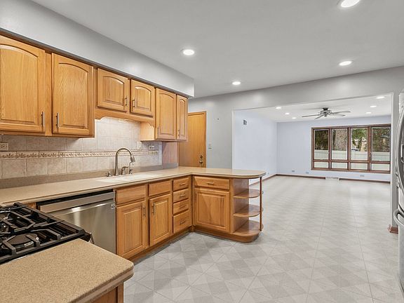 5th image of 8545 Candlelight Dr W