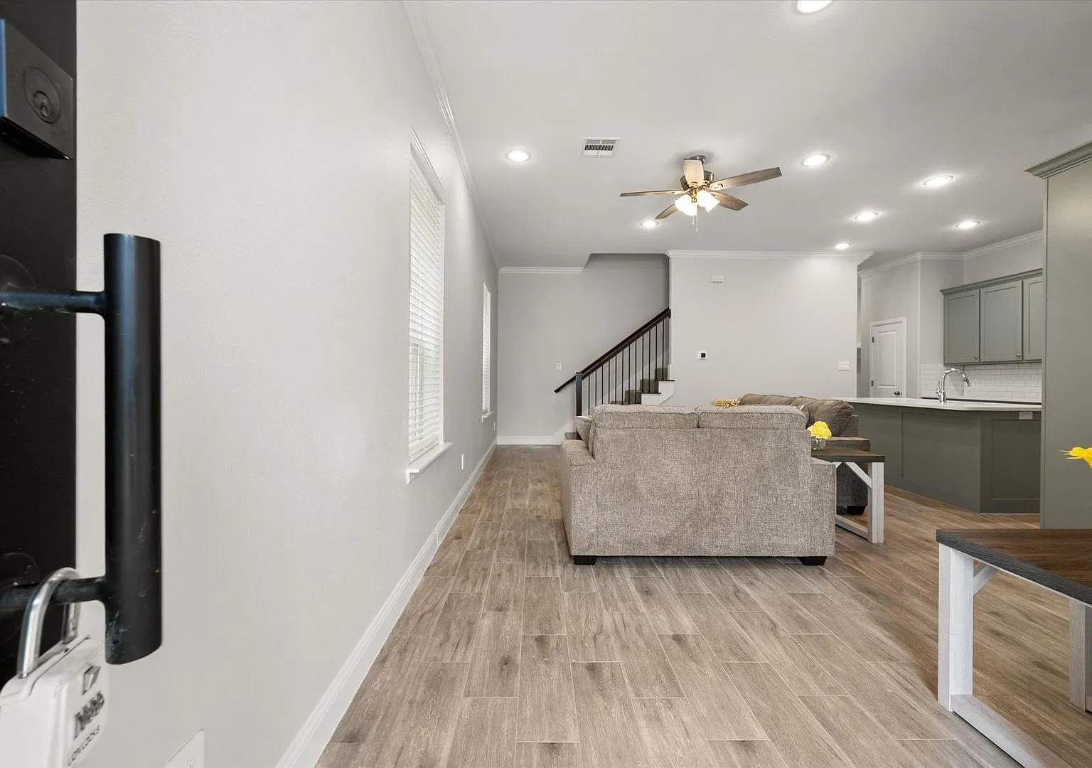 Luxury Arlington Townhome - Gated Community — Photo 4