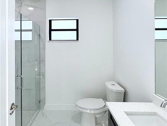 5th image of 3148 Everglades BLVD S