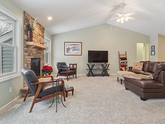 3rd image of 2402 Crest Haven Blvd