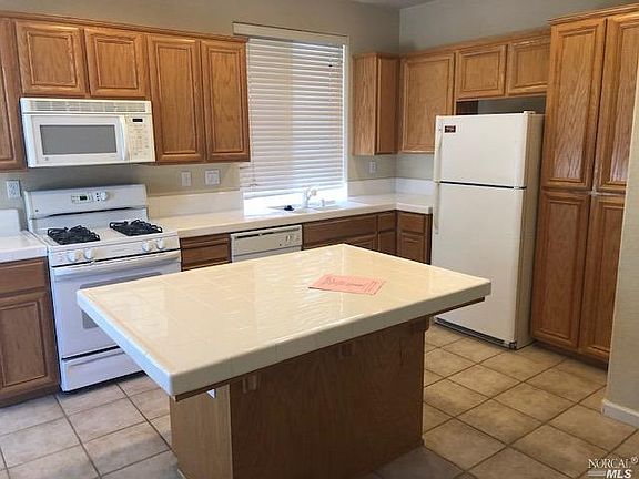 2nd image of 131 Bouquet Cir
