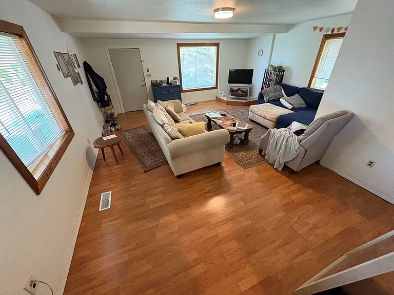 530 W C St — Photo 27
