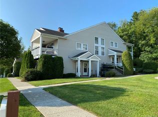 21 The Knls, Warwick, NY 10990