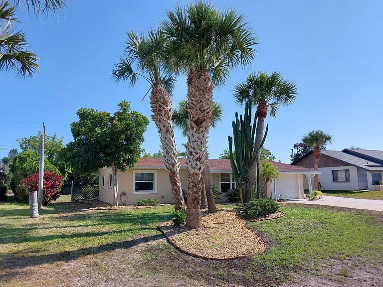 1541 Crest Dr — Photo 28