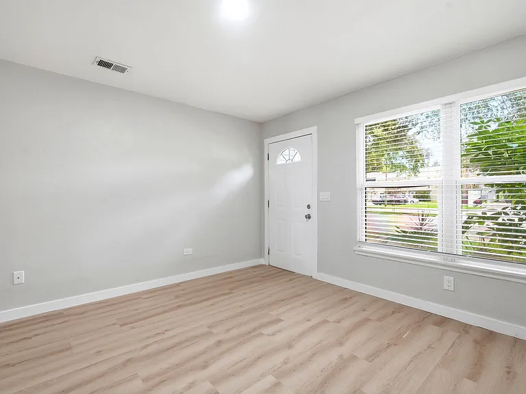 8511 J R Manor Dr — Photo 8