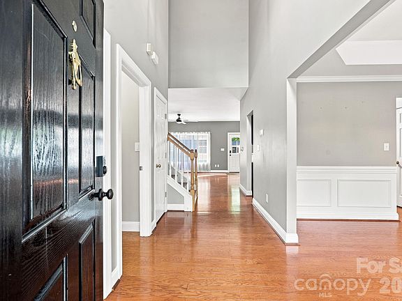3rd image of 8821 Hambright Rd